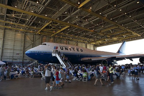 United workers enjoyed touring the company’s impressive Boeing 747 aircraft and then relaxing over a great picnic lunch.